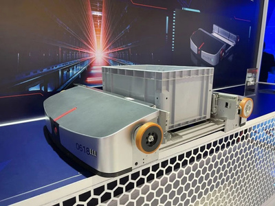 機(jī)器人大會(huì)七大亮點(diǎn)揭秘 鄧麗君現(xiàn)場(chǎng)“復(fù)活”、130只機(jī)器狗群舞與物流軟件研發(fā)