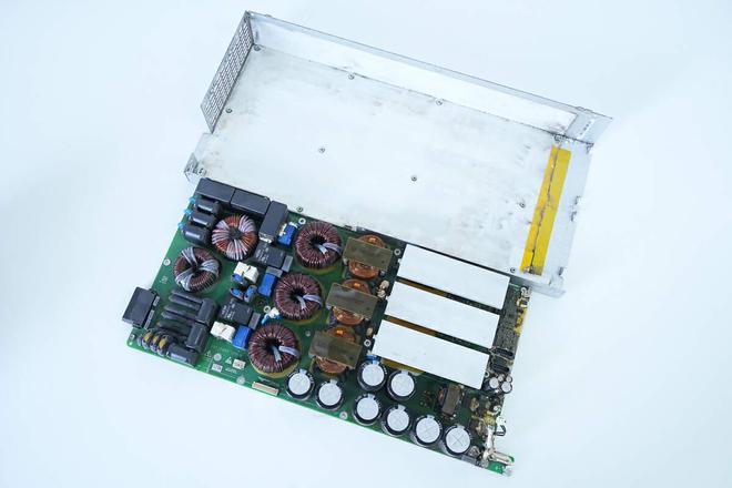 深度拆解 路邊新能源汽車充電樁的內(nèi)核——華為15kW R75020G2充電模塊