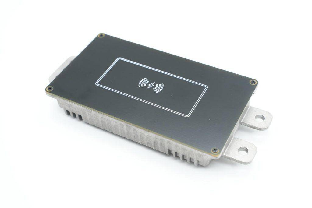 比亞迪汽車無線充電模塊外觀解析 科技與美學(xué)的融合